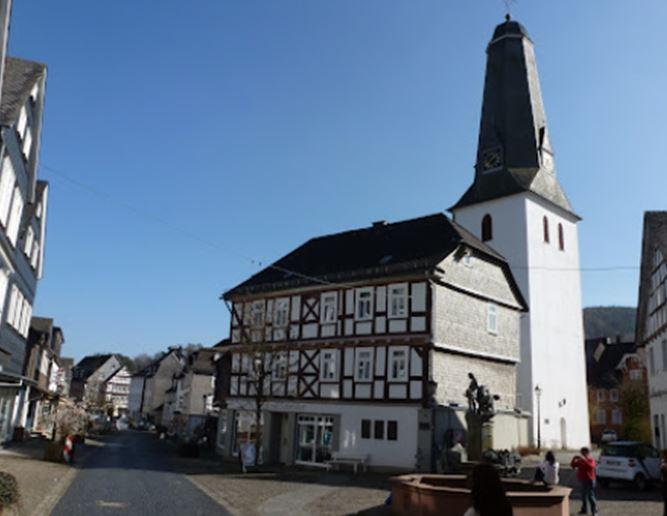 Eglise et fontaine